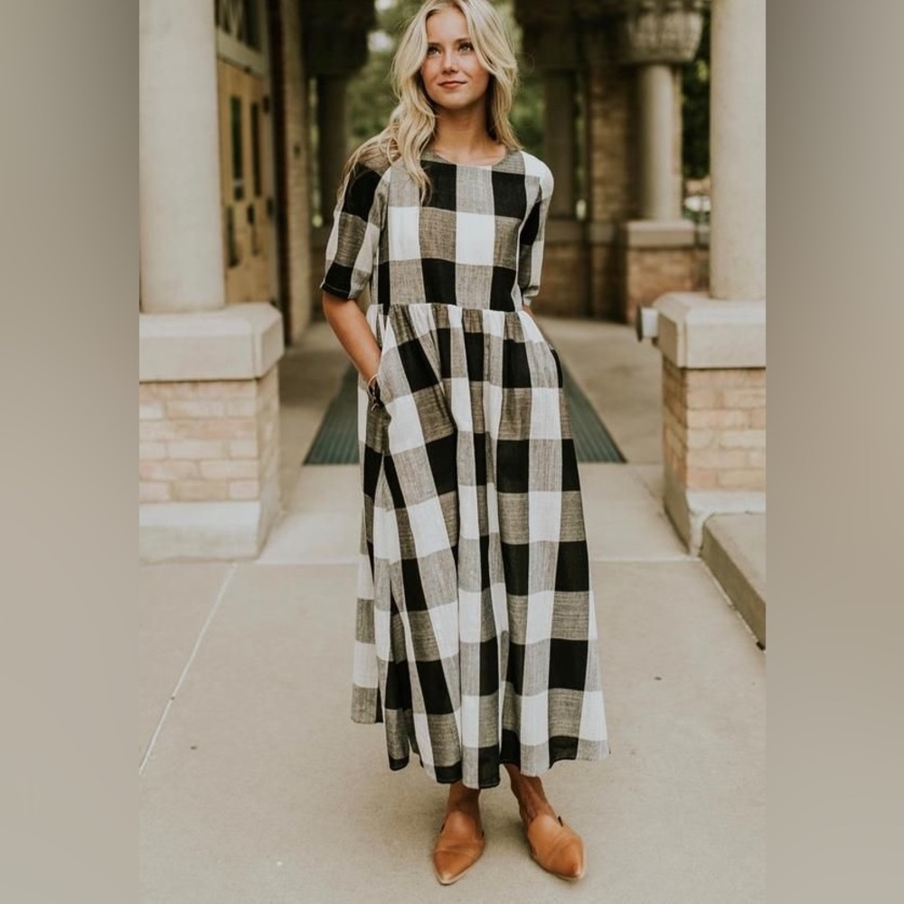 Woman’s buffalo plaid dress roolee